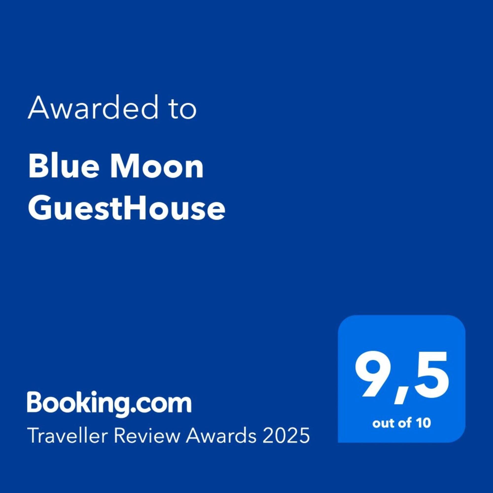Blue Moon GuestHouse Lagos Extérieur photo