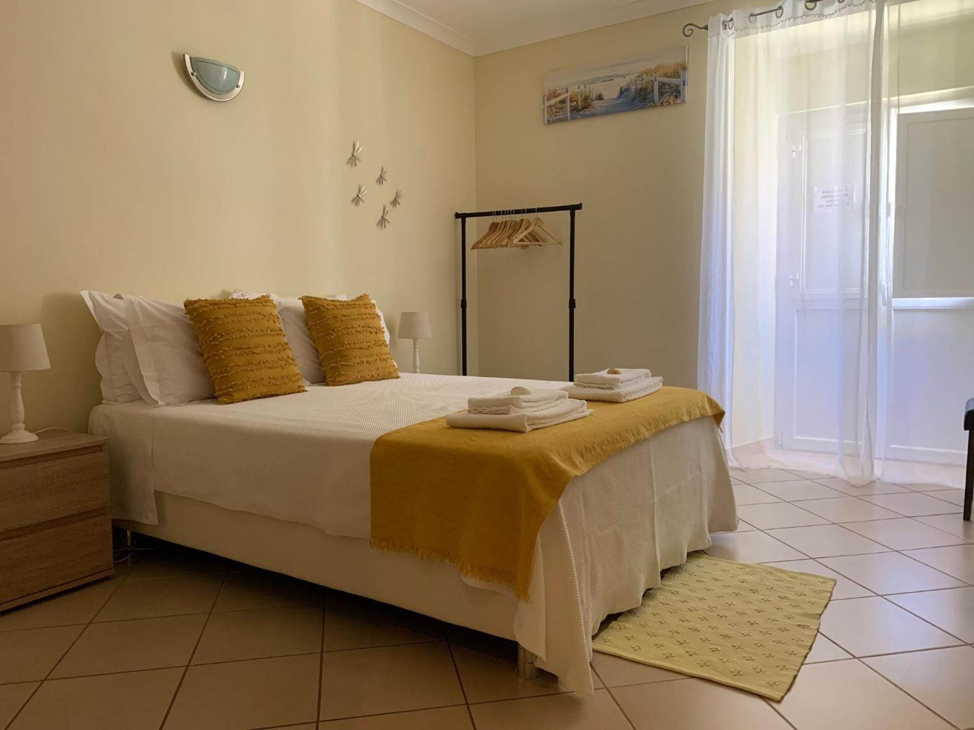 Blue Moon GuestHouse Lagos Extérieur photo
