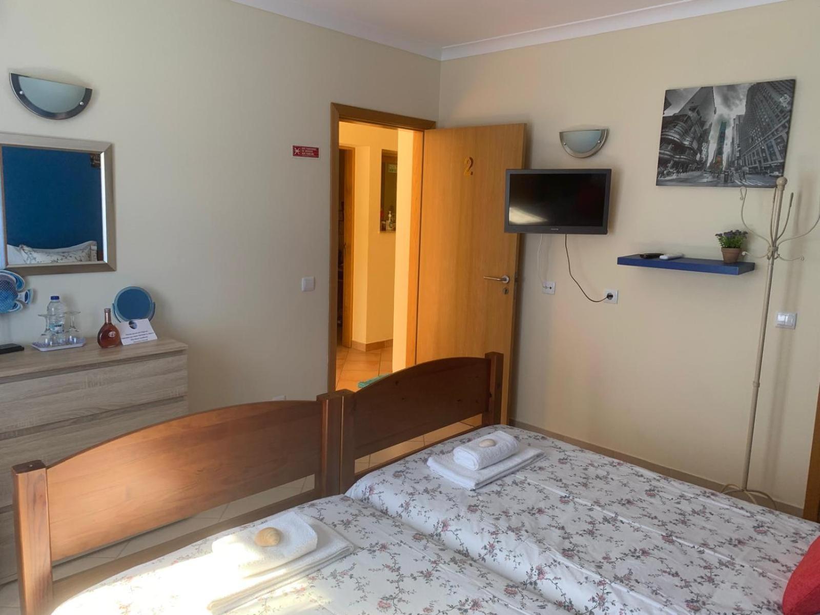 Blue Moon GuestHouse Lagos Extérieur photo