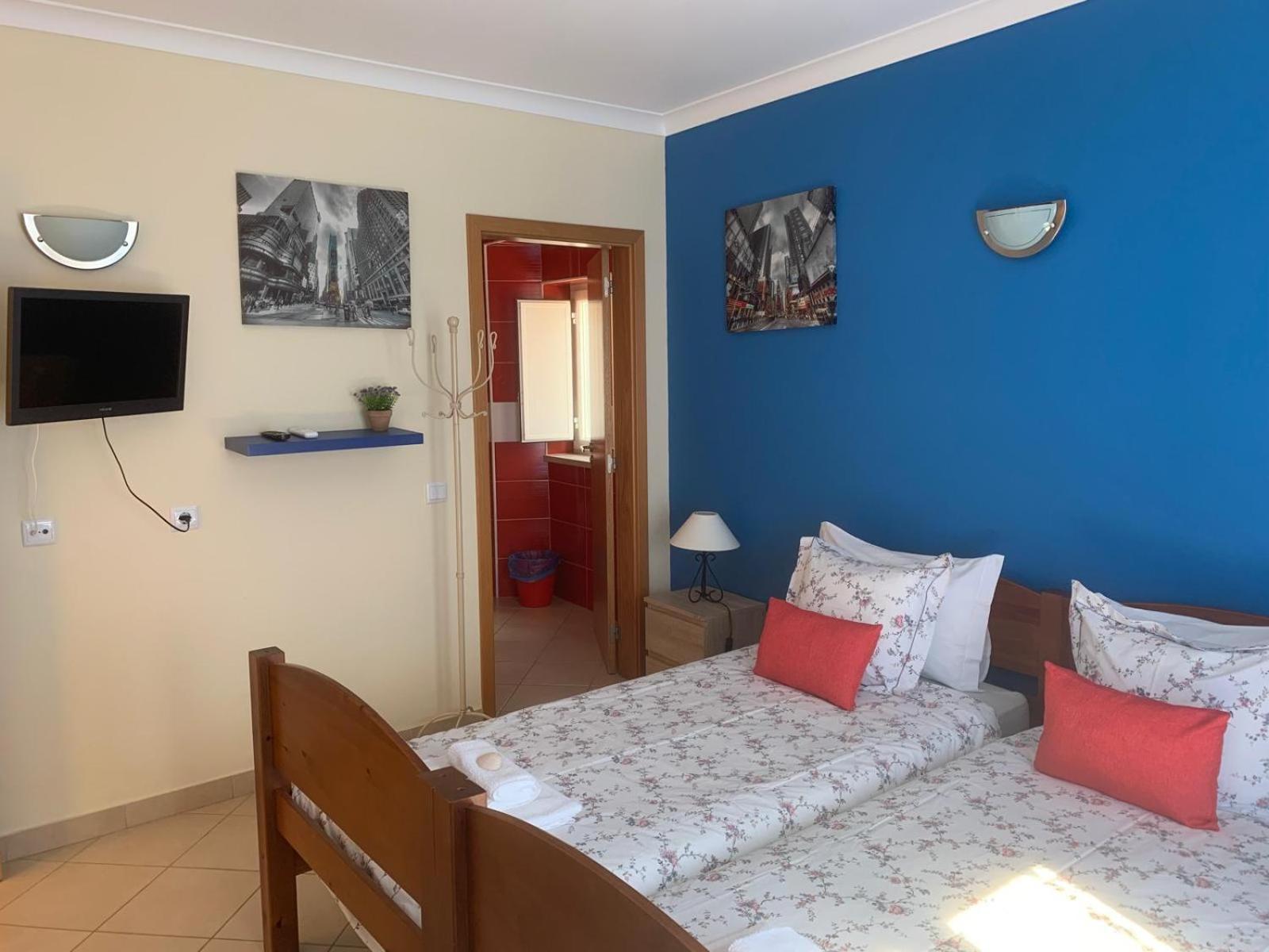 Blue Moon GuestHouse Lagos Extérieur photo