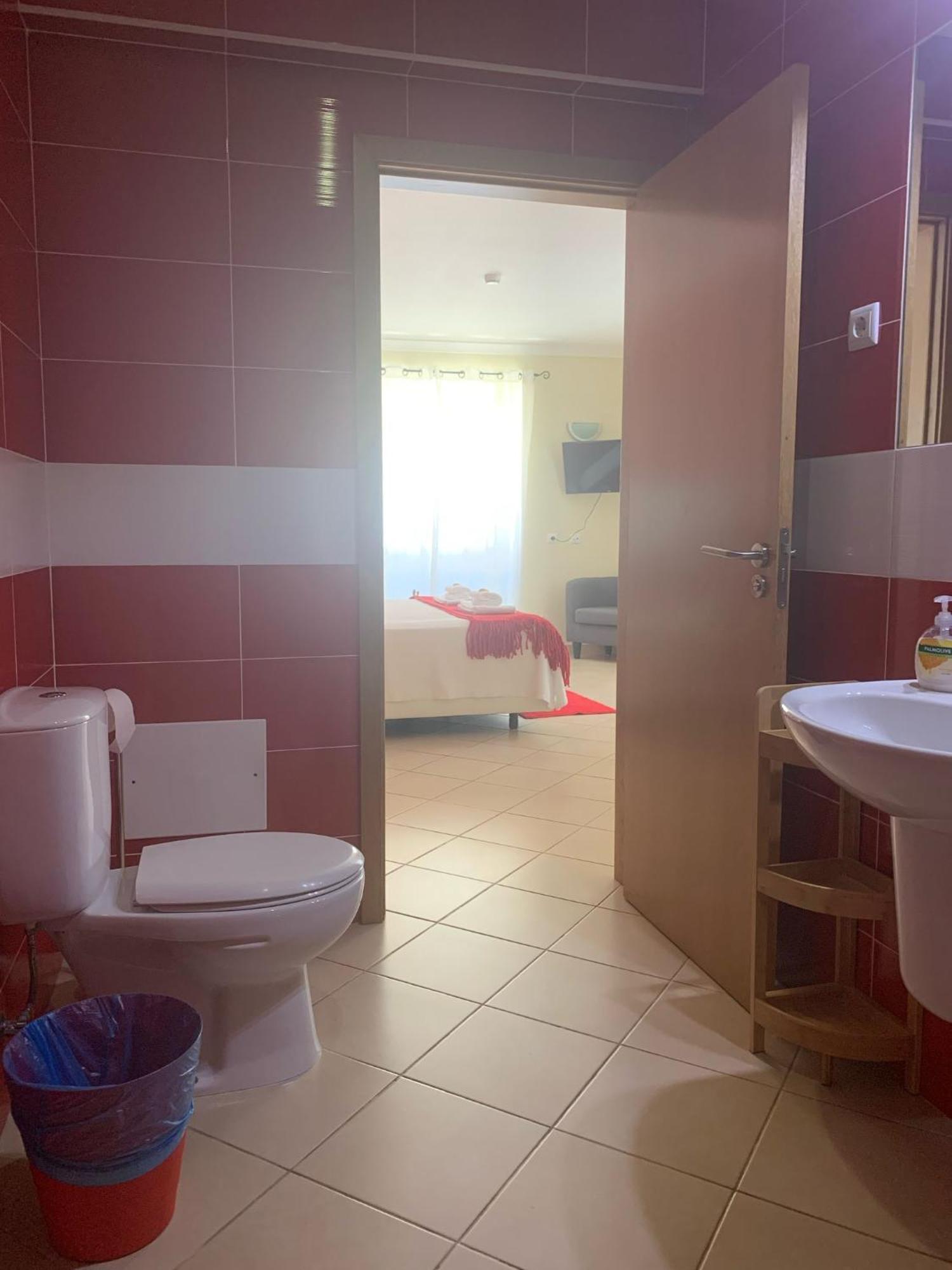 Blue Moon GuestHouse Lagos Extérieur photo
